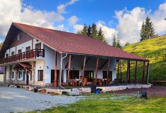 Pensiunea Trei Brazi Arieseni has Balcony rooms