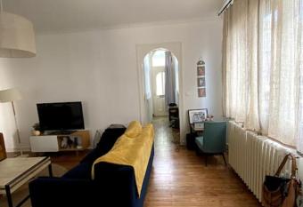   choppe bordelaise Haut Brion has Balcony rooms