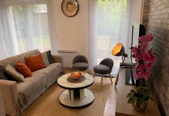 T2 - Le jardin de Rungis (proche Orly , J. Monnet) has Balcony rooms