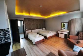 Ku  adas   Apart Dairelerimiz allows 18 year olds to book a room