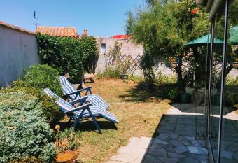 Entre mer et for  t, id  alement situ  e has Balcony rooms