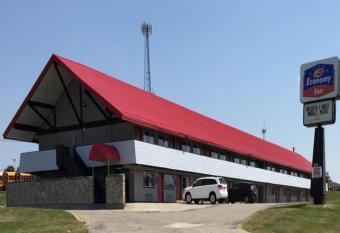 Economy Inn of Holland has Balcony rooms