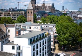 B-Chill Cologne has Balcony rooms