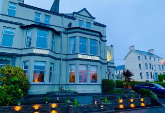 Shelleven Guest House allows 18 year olds to book a room