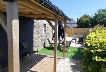 Charmante long  re en pierres refaite    neuf allows 18 year olds to book a room