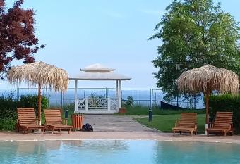            Emerald resorts allows 18 year olds to book a room