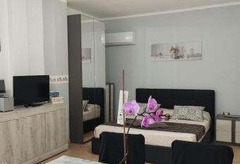 Casa da Mari monolocale allows 18 year olds to book a room