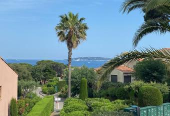 Lovely apartment in Sainte Maxime allows 18 year olds to book a room