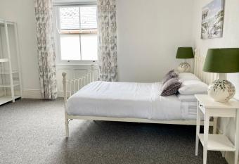 Lord Nelson Hotel allows 18 year olds to book a room