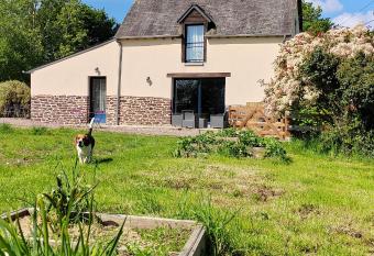 L Ot   de Brekilien has Balcony rooms