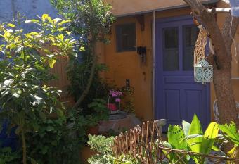 La Casa del frangipane MARIASOLE Rodi allows 18 year olds to book a room