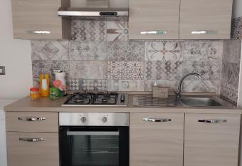 L  appartamento di Anna allows 18 year olds to book a room