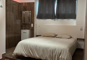 CHAMBRE LA SUITE pres GARE GRENOBLE allows 18 year olds to book a room