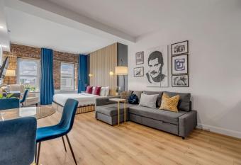 Initial / Polo / Centre-ville de Quebec has Balcony rooms