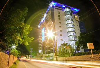 Luxury Apartment in Kingston, Jamaica allows 18 year olds to book a room