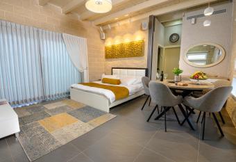 Ahuzat Maya allows 18 year olds to book a room