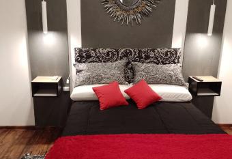 B&B - El Refugio -C D allows 18 year olds to book a room