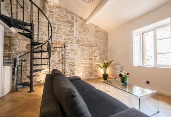 Le Calypso - Studio - Coeur de la ville allows 18 year olds to book a room