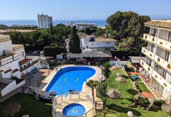 Crown Apartments with Sea View allows 18 year olds to book a room