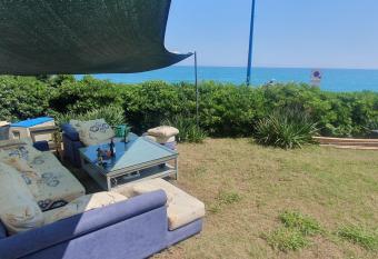 Appartement et jardin privatif devant la plage has Balcony rooms