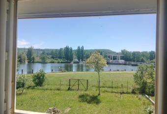 L Oustal, petite maison pr  s du Lot has Balcony rooms