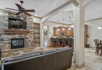 A6 Adventure Awaits Jacuzzi, Bbq, Pools Minutes To Golf Lake has Balcony rooms