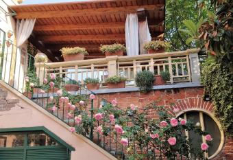 La Terrazza sul Monferrato allows 18 year olds to book a room