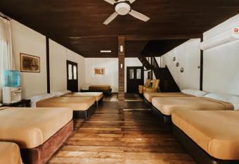 Alun-alun Nusa Sentral has Balcony rooms