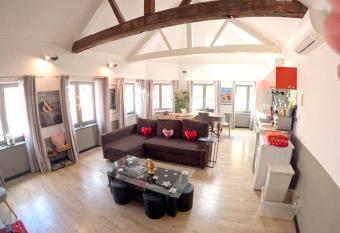 Appartements de Charme DADOU MONS BELGIUM allows 18 year olds to book a room