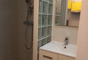 Les Appartements De Lina - Studio West City - Self Check-In allows 18 year olds to book a room