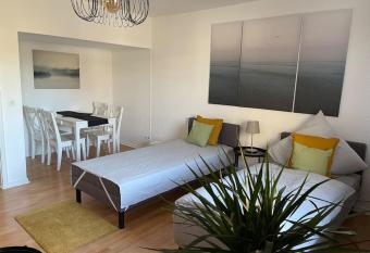 City Appartment 2 Krefeld 20km DUS Airport/ Messe allows 18 year olds to book a room