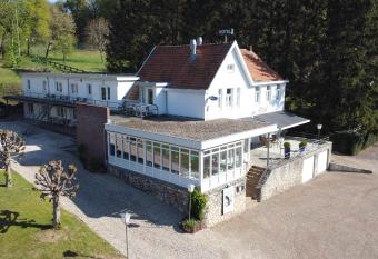 De Heek allows 18 year olds to book a room