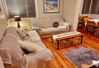 The Wavell Inn has rooms with a private hot tub