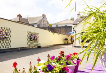 The Funky Flat @ 53 has Balcony rooms