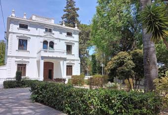 1893 Hotel Boutique allows 18 year olds to book a room