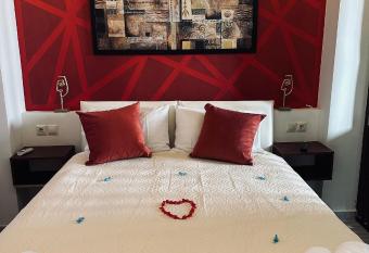 Jz boutique 1 allows 18 year olds to book a room