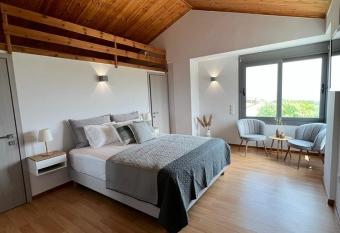 Modern Luxury Maisonette has Balcony rooms