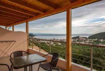 Villa Rondo allows 18 year olds to book a room