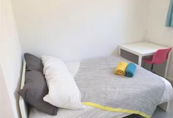 Private Cozy Room in a shared House -Close to City allows 18 year olds to book a room