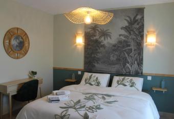 La Naillousaine allows 18 year olds to book a room