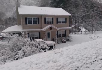 Maggie Valley Vacation Cottage has Balcony rooms