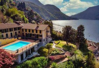 Magnolia home, condominium pool has Balcony rooms