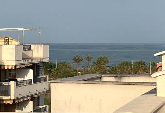 PLAYA ALMENARA ATICO DUPLEX PRIMERA LINEA VISTAS AL MAr has rooms with a private hot tub