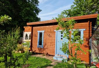 Piddle Puddle Cabin has Balcony rooms