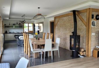 Superb Villa Mod  rne et Tout Confort has Balcony rooms