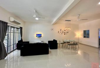 Homely, S2 City Center, WiFi, Guarded Community has Balcony rooms