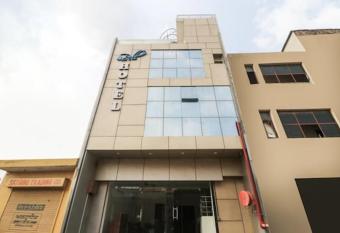 The deep bell hotel has Smoking/Balcony rooms