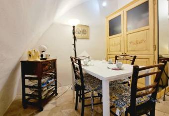 La Vecchia Gallipoli allows 18 year olds to book a room