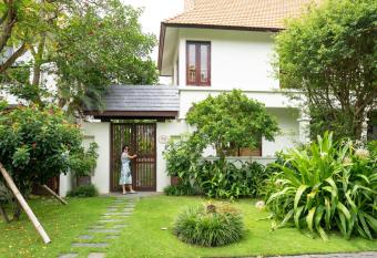 Abogo Resort Villa Beach Premium has rooms with a private hot tub