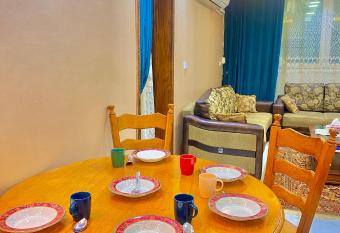 Comfort Sea view serviced apartment near montaza palace and Easy access to all Sites    AC ,WIFI, Security has rooms with a private hot tub